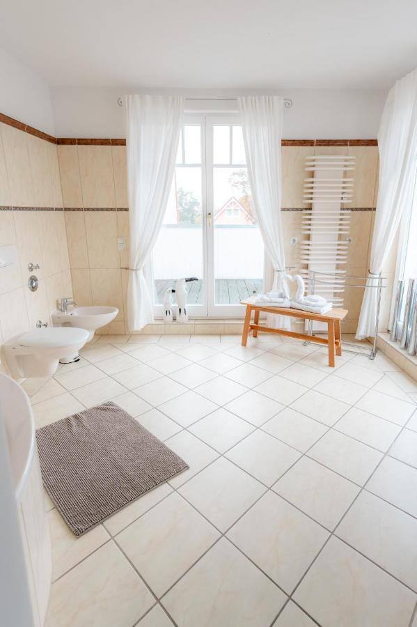 Villa Duene Mit Grosser Sonnenterrasse, Kamin, Wlan Und Tiefgarage Fuer 2-4 Personen Kühlungsborn Zewnętrze zdjęcie